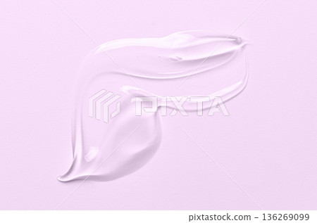 Moisturizing or anti-aging face cream with hyaluronic acid or salicylic acid. 136269099