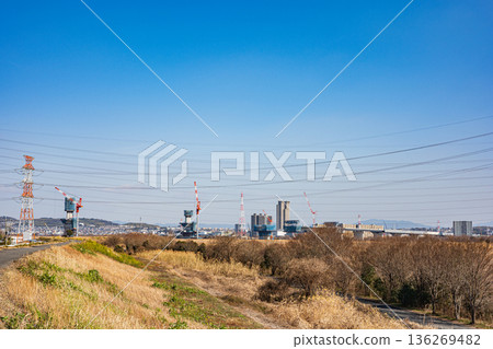 The Shin-Meishin Expressway under construction crossing the Yodo River in Takatsuki and Hirakata cities, Osaka Prefecture 136269482