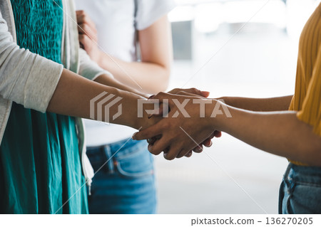 Hand gesture with hands together ■Photography cooperation: Kansai International Airport (KIX) 136270205