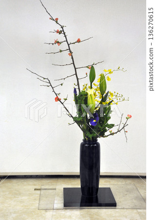 Ikebana - New Year's flowers 136270615