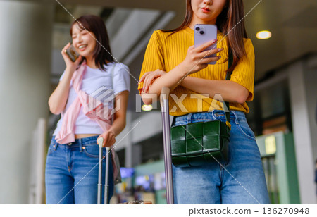 Using a smartphone at the airport ■ Photo courtesy of Kansai International Airport (KIX) 136270948