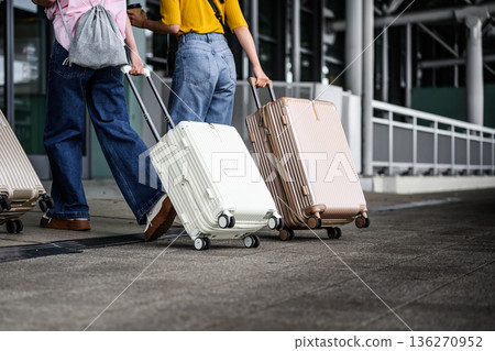 Two people pulling suitcases at the airport ■Photography cooperation: Kansai International Airport (KIX) 136270952