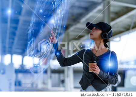 操作全像投影的女性 ■拍攝合作：關西國際機場（KIX） 136271021