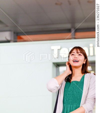 一位女士在機場離開 ■攝影協助:關西國際機場(KIX) 一位女士在機場離開 ■攝影協助:關西國際機場(KIX) 136271027