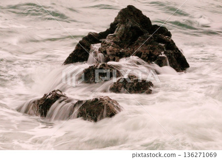 Reef and waves slow shutter Reef and waves slow shutter 136271069