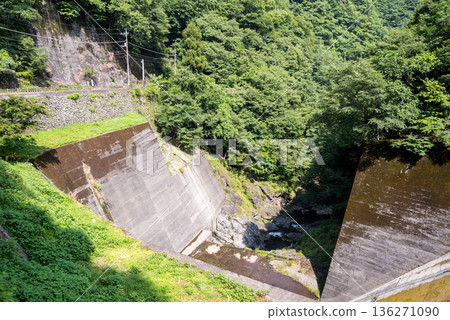 【小河內水壩】夏季水壩與國道 【小河內水壩】夏季水壩與國道 136271090