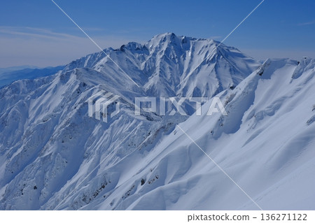 Snow-covered mountain range of Mt. Goryu and the clear blue sky of the Northern Alps in winter Snow-covered mountain range of Mt. Goryu and the clear blue sky of the Northern Alps in winter 136271122