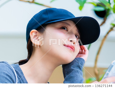 戴帽子的女性側影 ■攝影合作:關西國際機場(KIX) 戴帽子的女性側影 ■攝影合作:關西國際機場(KIX) 136271144