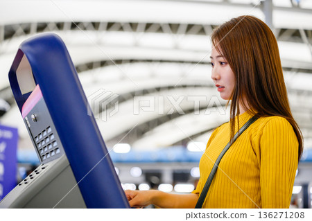 A woman operates a ticket machine. Photo courtesy of Kansai International Airport (KIX) A woman operates a ticket machine. Photo courtesy of Kansai International Airport (KIX) 136271208