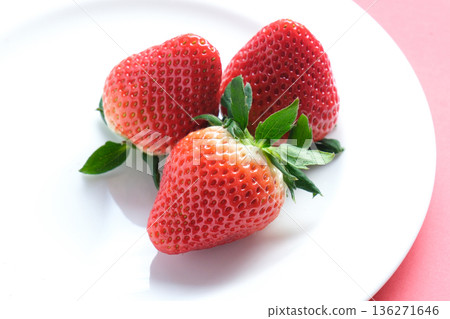 Delicious strawberry Delicious strawberry 136271646