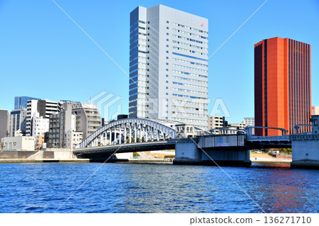 Kachidoki Bridge / View of the right bank of the Sumida River from downstream (Chuo Ward, Tokyo) [February 2026] 136271710