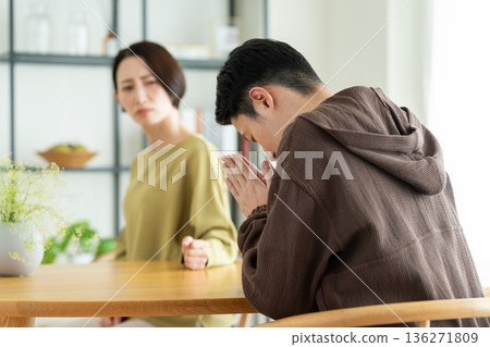 A couple fight 136271809