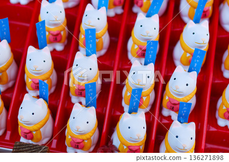 Sumiyoshi Taisha Shrine's Thanksgiving Dolls 136271898