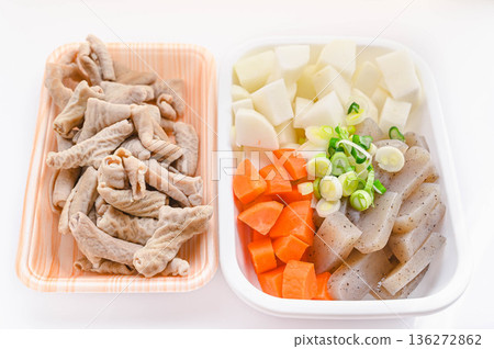 Ingredients for stewed offal 136272862