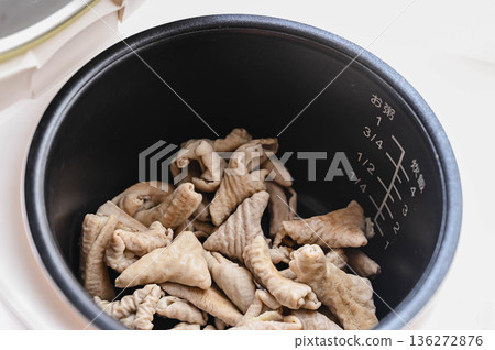 Stewed offal made in a rice cooker 136272876