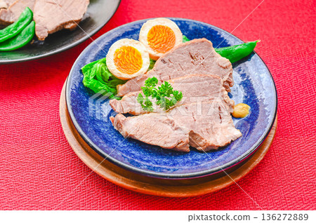 自製叉燒和蔬菜 136272889