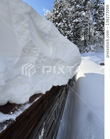 屋頂雪 136273066