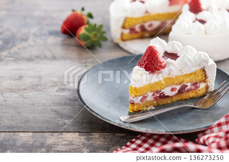 Slice of strawberry cake with fresh strawberries Slice of strawberry cake with fresh strawberries 136273250