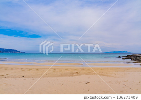 (Shizuoka Prefecture) Izu Shirahama Beach, Beach, Winter (Shizuoka Prefecture) Izu Shirahama Beach, Beach, Winter 136273409