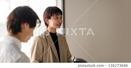 商務對話 136273686