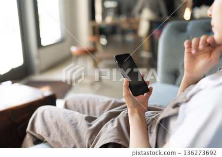 單手操作智慧型手機 136273692