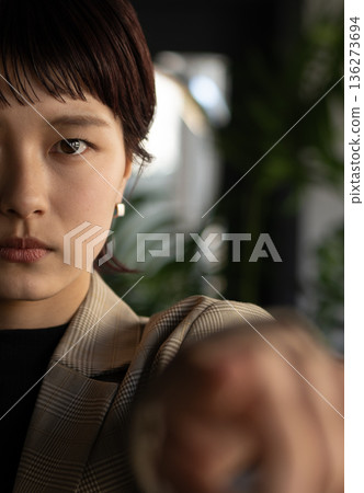 女性商人 136273694