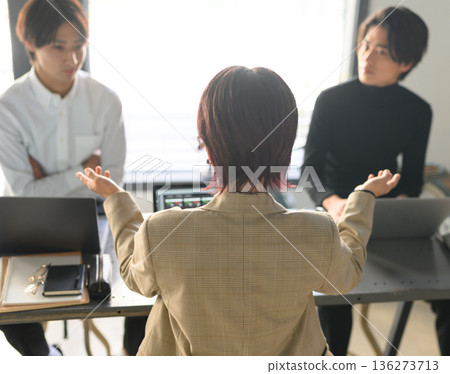 A scene from an enthusiastic meeting 136273713