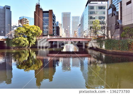 View of the area around Hyakuyo Bridge over the Shibaura Shinshiba Canal 136273780