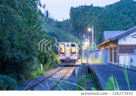 Ise Okutsu Station, evening station building 136273933
