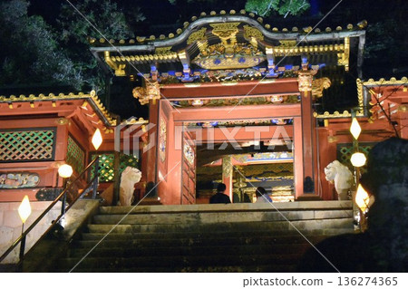 燈光璀璨的久野山東照宮 136274365