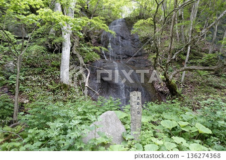 Tatsuta Falls A 20m-high tiered waterfall in Towada City, Aomori Prefecture Tatsuta Falls A 20m-high tiered waterfall in Towada City, Aomori Prefecture 136274368