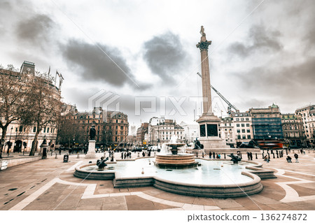 冬季的倫敦特拉法加廣場 136274872