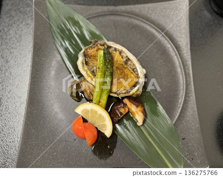 Grilled abalone with butter 136275766