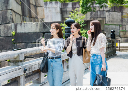 少女旅行大阪城觀光 少女旅行大阪城觀光 136276874