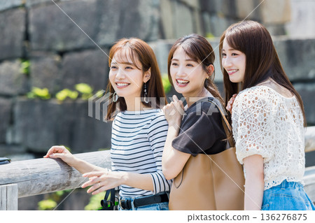 Girls trip Osaka castle sightseeing 136276875