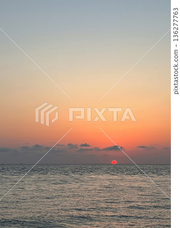 Red sun setting over the sea Red sun setting over the sea 136277763