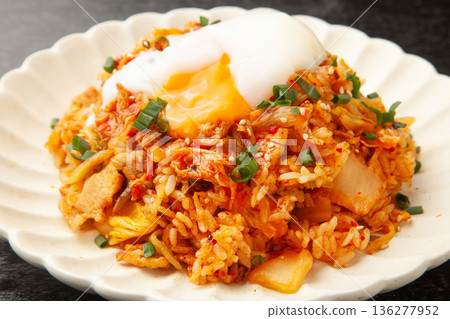 Pork kimchi fried rice 136277952