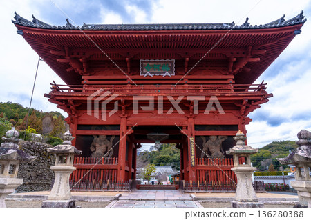 嚴冬時節，西國觀音巡禮第三站小川寺正門（從參道望去的景色） 136280388