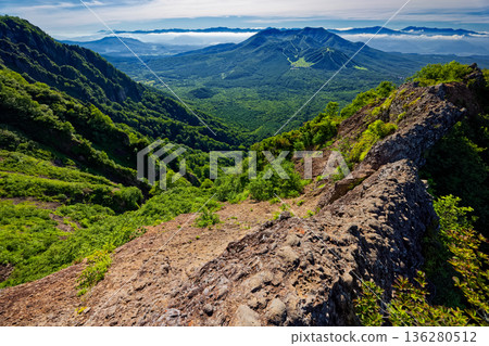 從有之頭渡渡渡道上可以看到戶隱山和飯綱山 從有之頭渡渡渡道上可以看到戶隱山和飯綱山 136280512