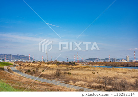 View from the right bank of the Yodo River, Takatsuki City, Osaka Prefecture View from the right bank of the Yodo River, Takatsuki City, Osaka Prefecture 136282114
