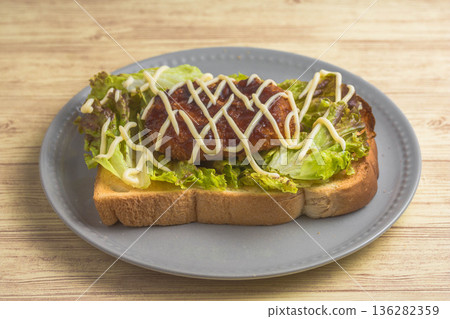 Croquette toast 136282359
