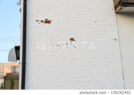 外牆損壞、老化、住宅、商店 136282402