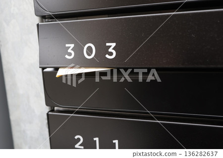 An image of a brown envelope notification that arrived in the mailbox of an apartment building. An image of a brown envelope notification that arrived in the mailbox of an apartment building. 136282637
