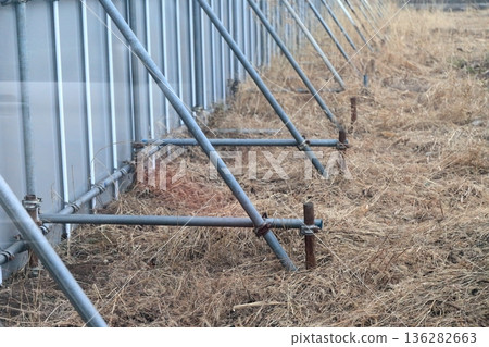 Single pipe support on the back side of the temporary enclosure (universal steel plate) 136282663