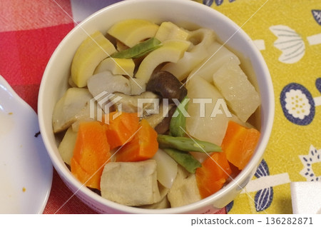 Beautifully presented delicious simmered dish Beautifully presented delicious simmered dish 136282871