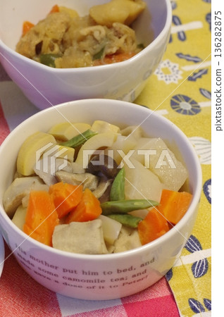 Beautifully presented delicious simmered dish Beautifully presented delicious simmered dish 136282875