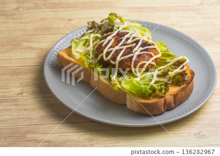 Croquette toast 136282967
