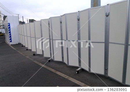 臨時圍欄(板式腳輪門) 臨時圍欄(板式腳輪門) 136283091