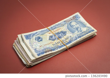 Vietnamese currency: Dong (Vietnamese Dong) Vietnamese currency: Dong (Vietnamese Dong) 136283490