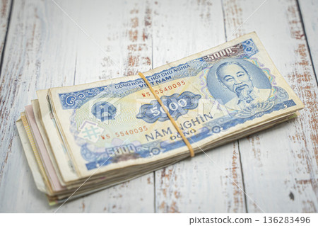 Vietnamese currency: Dong (Vietnamese Dong) Vietnamese currency: Dong (Vietnamese Dong) 136283496